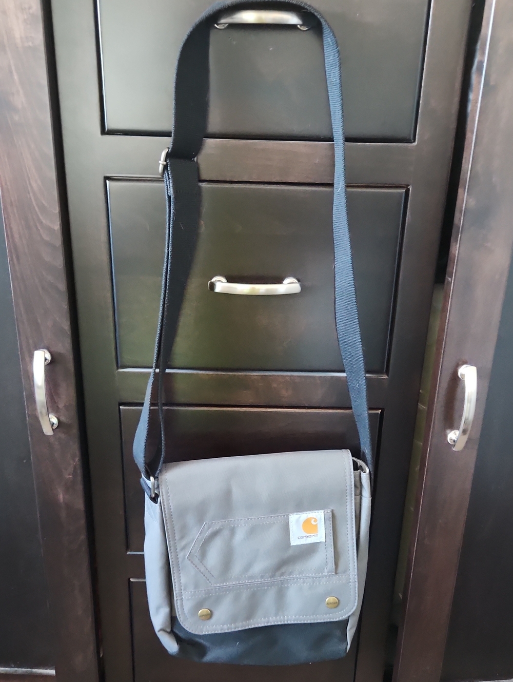 NWOT Carhartt Gray and Black Men's Messenger Crossbody Snap Bag In Gravel